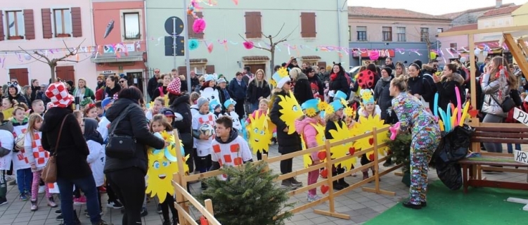 Balama prodefilirala dječja karnevalska povorka