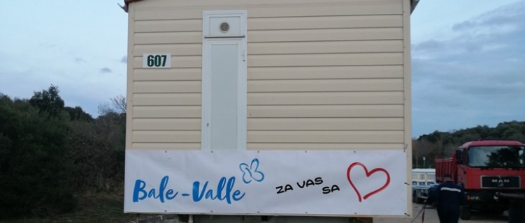 Mon Perin i Općina Bale osigurali krov nad glavom za 13 obitelji na potresom uništenom području