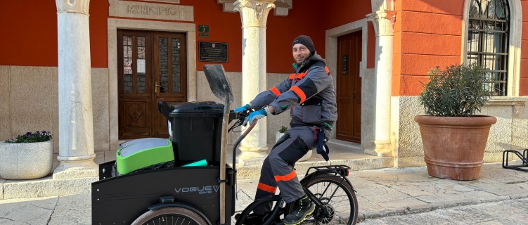 Nabavljen novi električni komunalni tricikl za prikup otpada